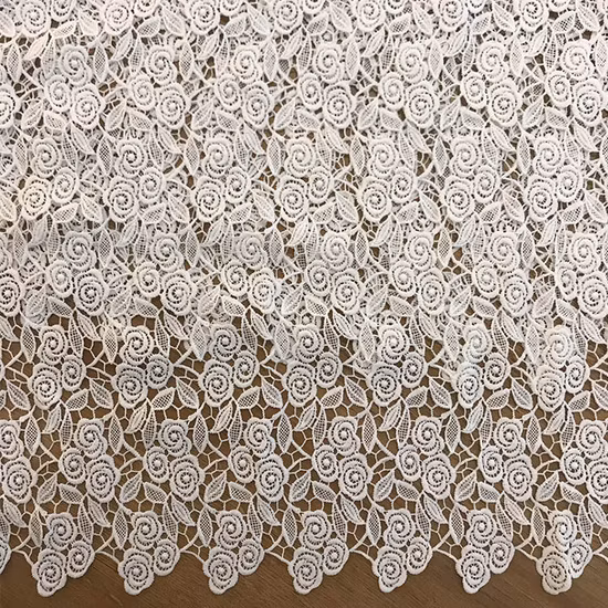Tissu chimique soluble dans l'eau de dentelle de guipure brodé par fibre de lait de feuille blanche